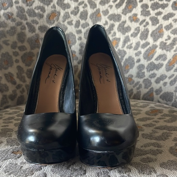 Mark & James by Badgley Mischka Dante Black Wedge Floating Heel Pumps - Picture 2 of 5